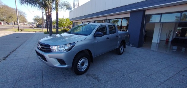 Toyota HILUX DX 2.4