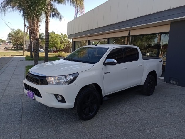 Toyota HILUX SRV 4X4 MT