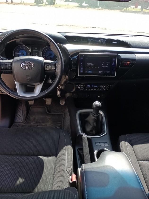  HILUX SRV 4X2 MT 