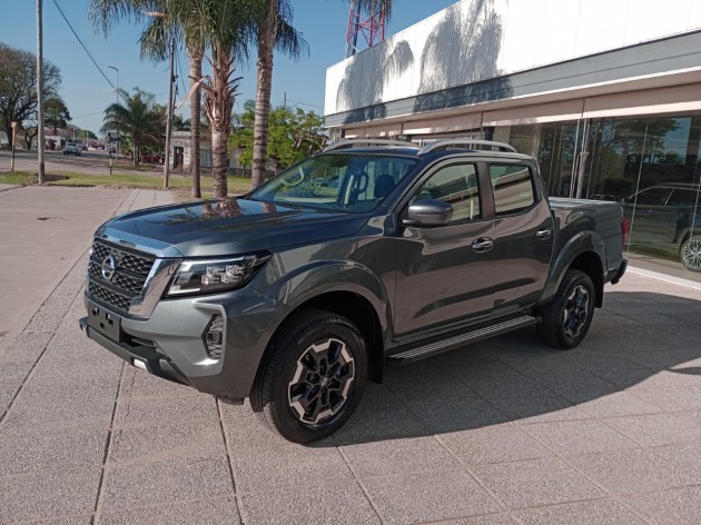 Nissan FRONTIER XE